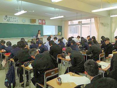 実習中（銀河までの距離と後退速度のプロット）